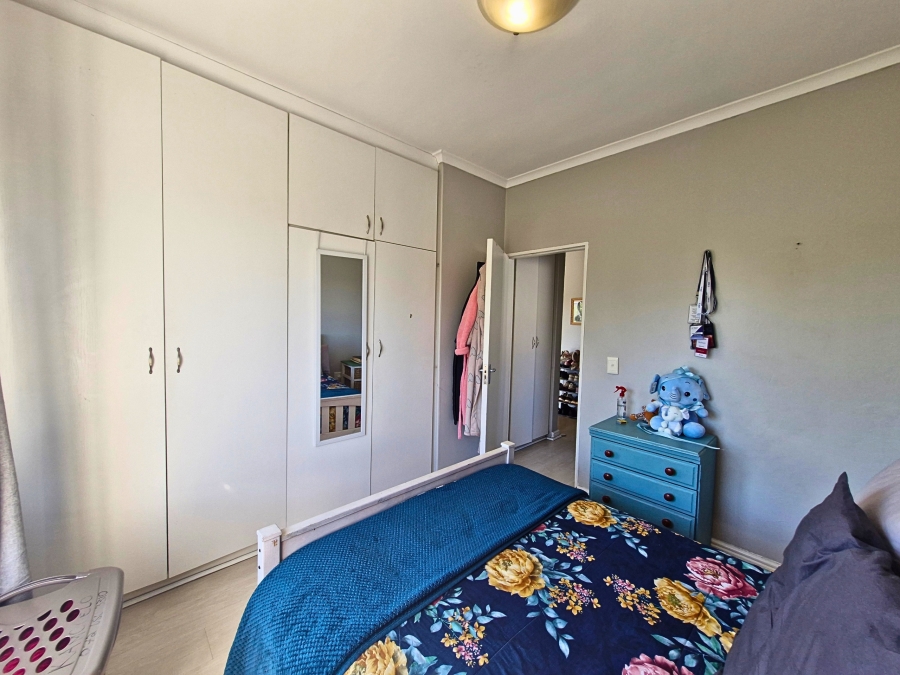 To Let 2 Bedroom Property for Rent in Okennedyville Western Cape